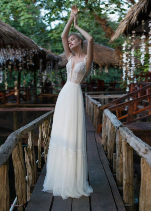 V Neck Ivory Lace Tulle Bohemian Wedding Dress